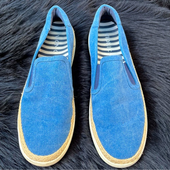 Vionic “Rae” Slip on Sneakers - Picture 2 of 16